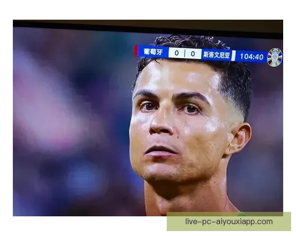 C罗驰骋绿茵场瞬间展现王者风范，力压对手再创辉煌时刻